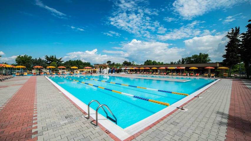 Camping per 5 persone, con Terrazza e Giardino nonché Piscina a Castelnuovo del Garda