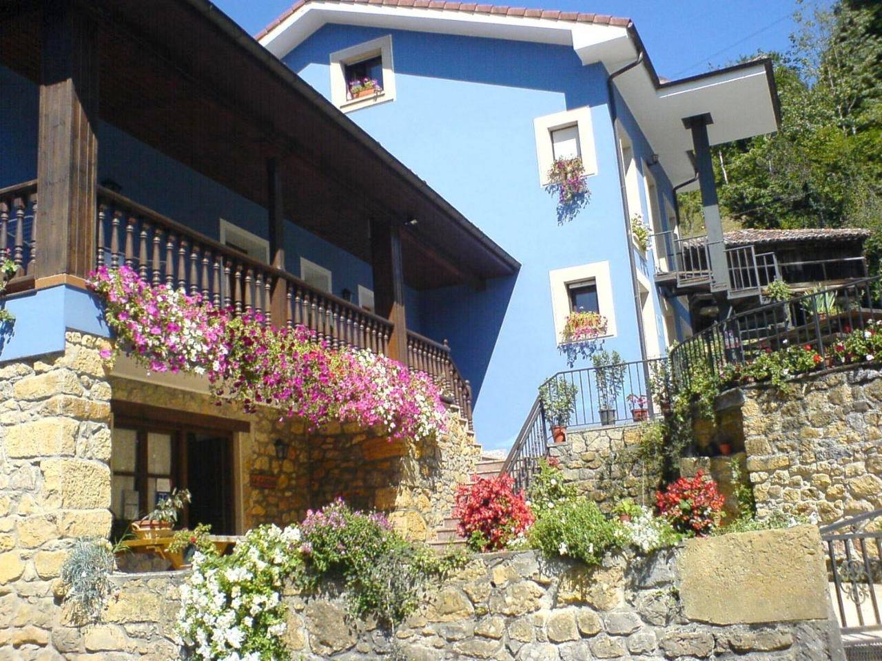Budget Double Room in Cangas de Onís, Côte Cantabrique