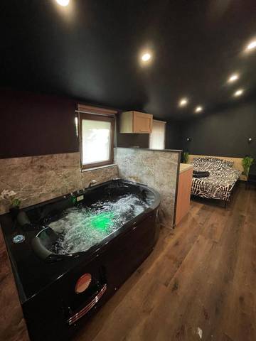 Gîte pour 2 personnes, avec jacuzzi et terrasse à Mulhouse