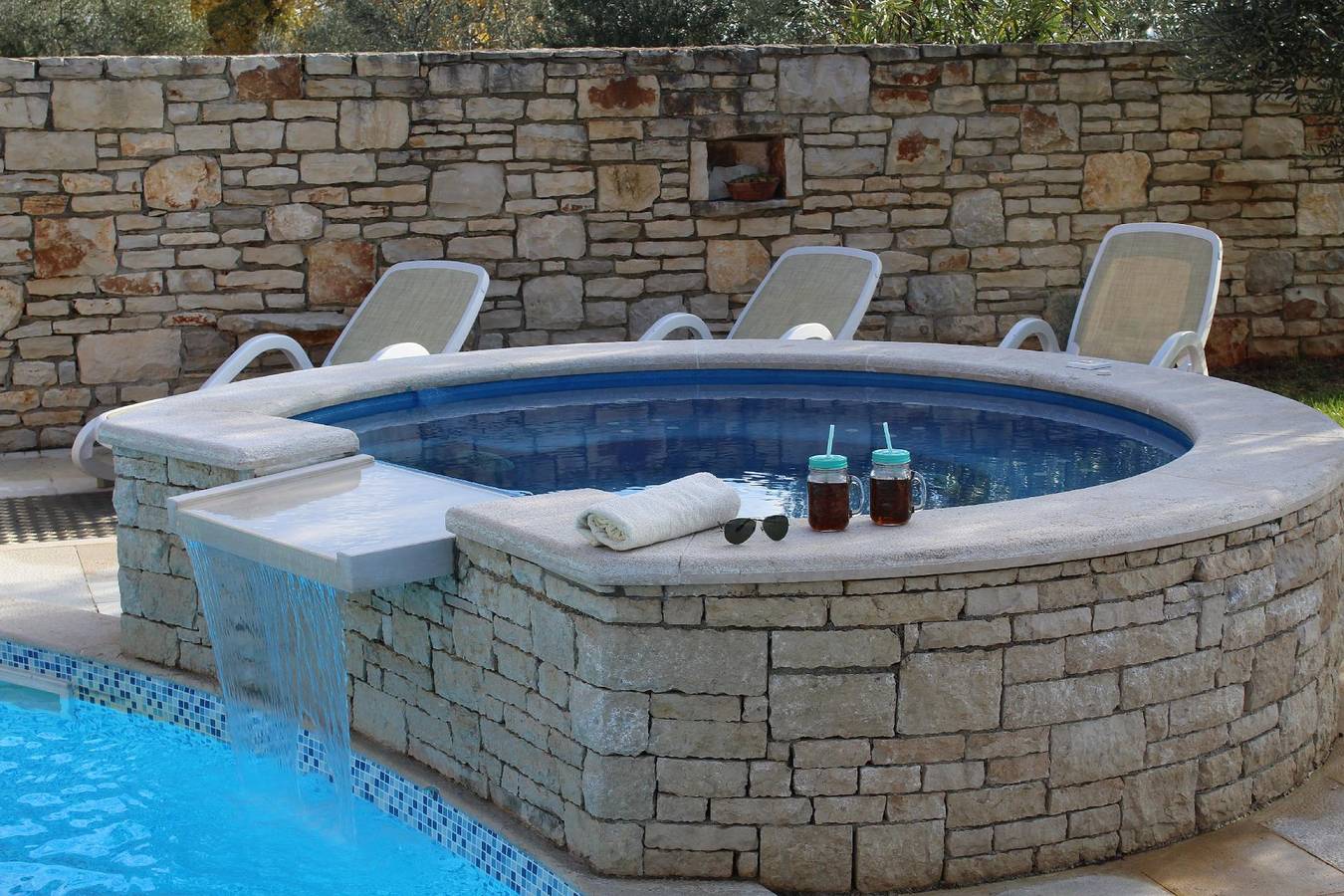 Gemütliches Ferienhaus mit Terrasse und Meerblick in Vodnjan, Südküste Istrien