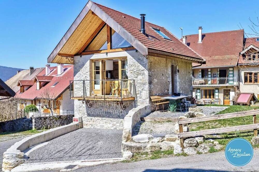 Le Grenier **** - Savoyard mazot. in Talloires-Montmin, Annecy region