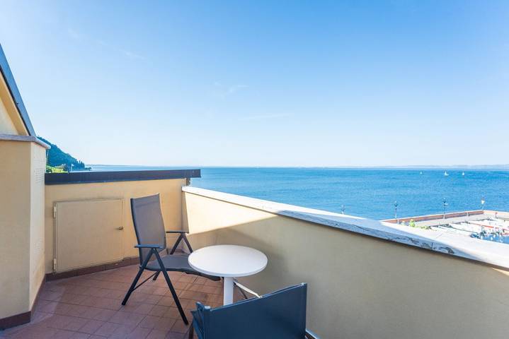 Ferienwohnung für 4 Personen, mit Balkon/Terrasse und Seeblick in Garda - 4