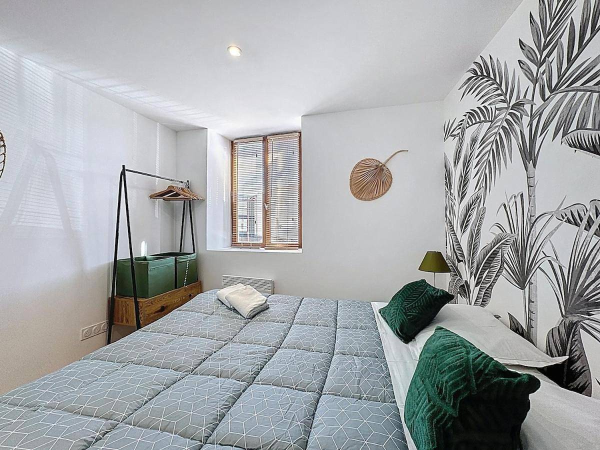 Appartement entier, One-Bedroom Apartment in Aulnat, Région de Clermont-Ferrand