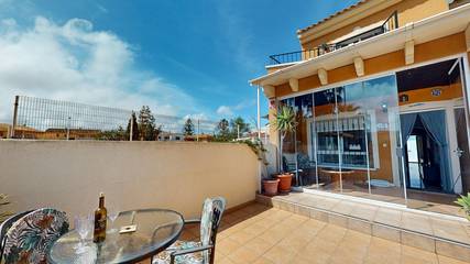 Gîte pour 6 personnes, avec jardin et terrasse dans Los Nietos