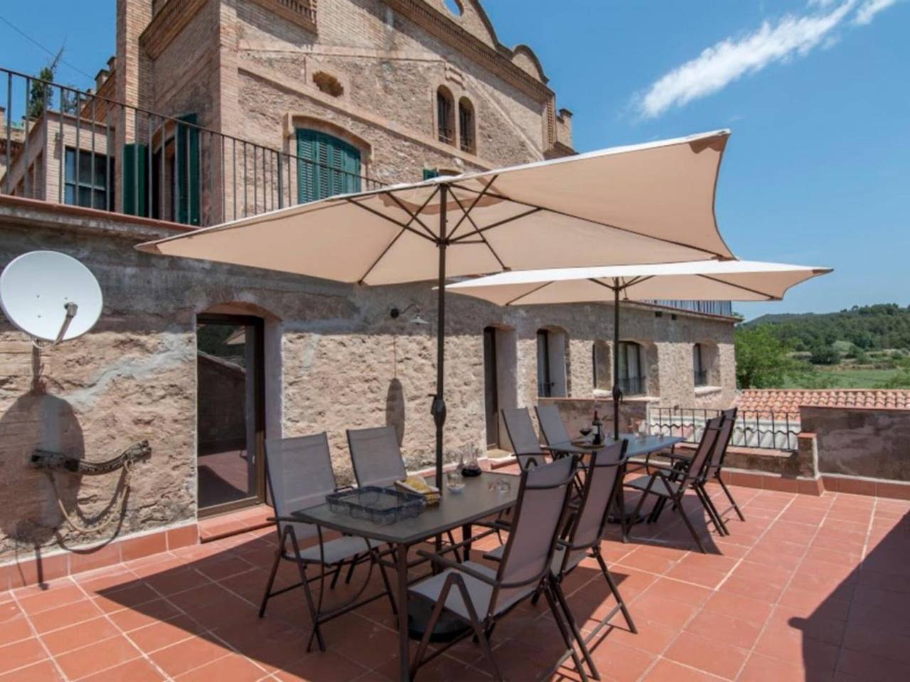 Catalan farmhouse with fireplace, 3 baths, Bbq, nature nearby, pet-friendly in Castellnou de Bages, Pla de Bages DO