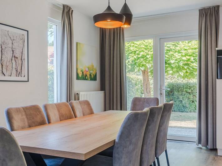 Comfortable villa with combi-microwave in green surroundings in Nationalpark De Maasduinen