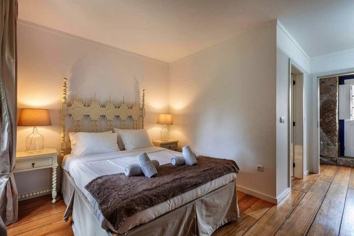 Casa rural para 12 personas, con piscina además de jardín y vistas, Se admiten mascotas en Arcos de Valdevez
