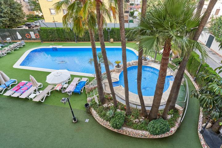 Geheel appartement, Appartement "Mediterráneo El Real" met uitzicht op de bergen, gedeeld zwembad en Wi-Fi in Los Boliches, Fuengirola