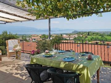 Gîte pour 6 personnes, avec jardin et terrasse dans Castello (Puegnago sul Garda)