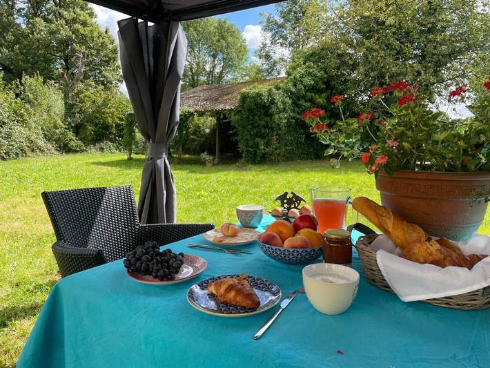 Location de vacances pour 8 personnes, avec jacuzzi ainsi que jardin et piscine à La Chapelle-Saint-Étienne - 2