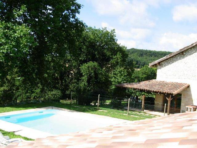 Location de vacances pour 16 personnes, avec vue ainsi que jardin et piscine, animaux acceptés dans Saint-Paul-Flaugnac - 4