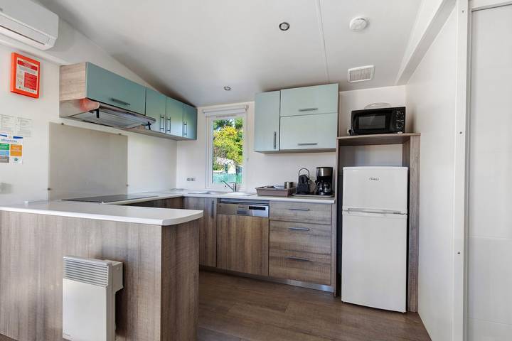 Charming Mobile Home for 6 with Terrace in Carry-le-Rouet in Carry-le-Rouet, Mediterranean Coast (France)