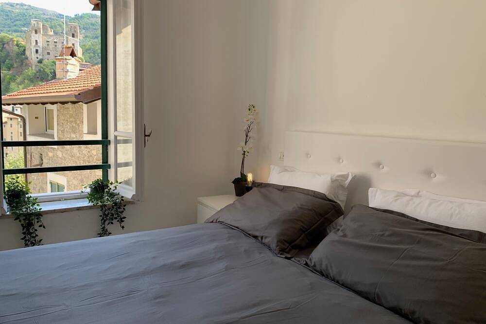 Atemberaubende Aussicht auf die Burg und die römische Brücke, 4Beds, 4Baths, Ac, Free Wifi in Dolceacqua, Ligurische Alpen