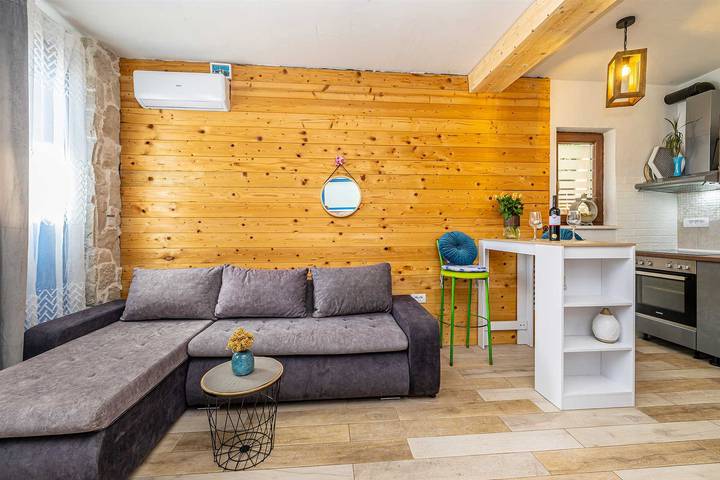 Ganze Wohnung, Kleines Ferienhaus Seafront Ii in Omisalj, Krk