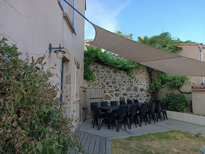 Location de vacances pour 14 personnes, avec Terrasse ainsi que Jardin et Vue à Pouzauges