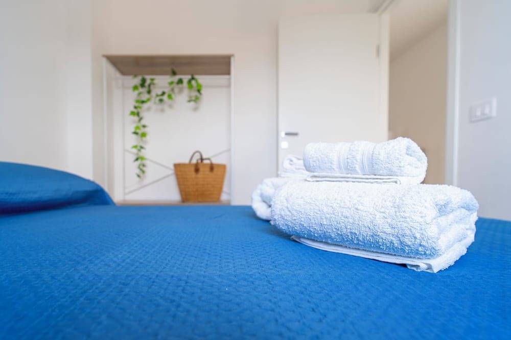 Entire apartment, Blue Lagoon House, beach 2' walk, sea view, for families and small groups in Marina di Modica, Sicily