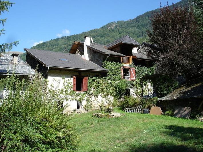 Gîte pour 8 personnes, avec terrasse et jardin à Siguer