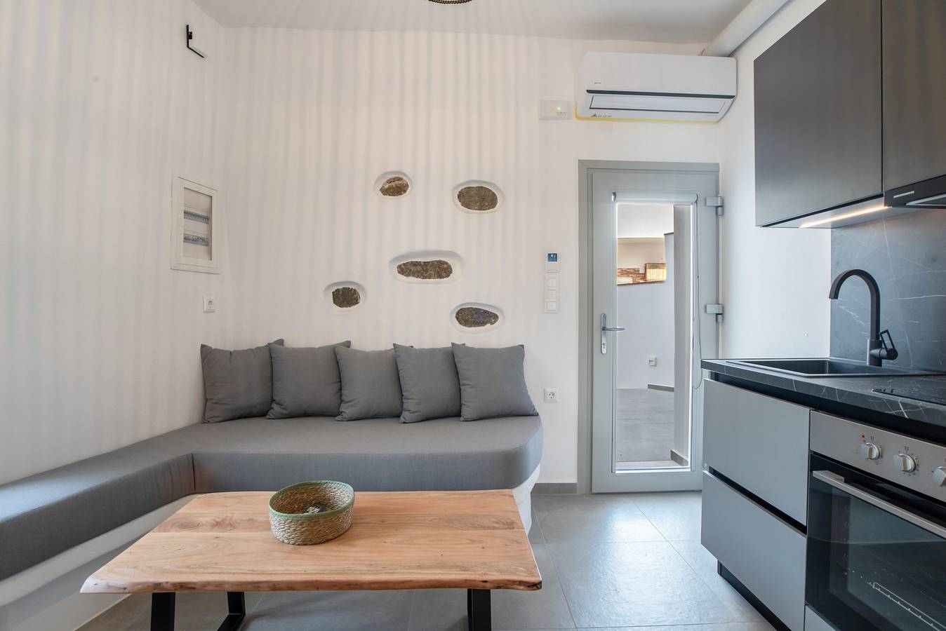 Ganzes Studio, Apartment 'Naexon Vivlos Stone Escape' mit Gemeinschaftsdachterrasse, Wlan und Klimaanlage in Naxos