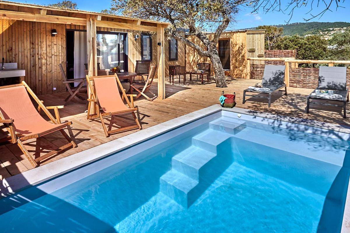 Deluxe Three-Bedroom Lodge in Roquebrune-sur-Argens, Côte méditerranéenne (France)