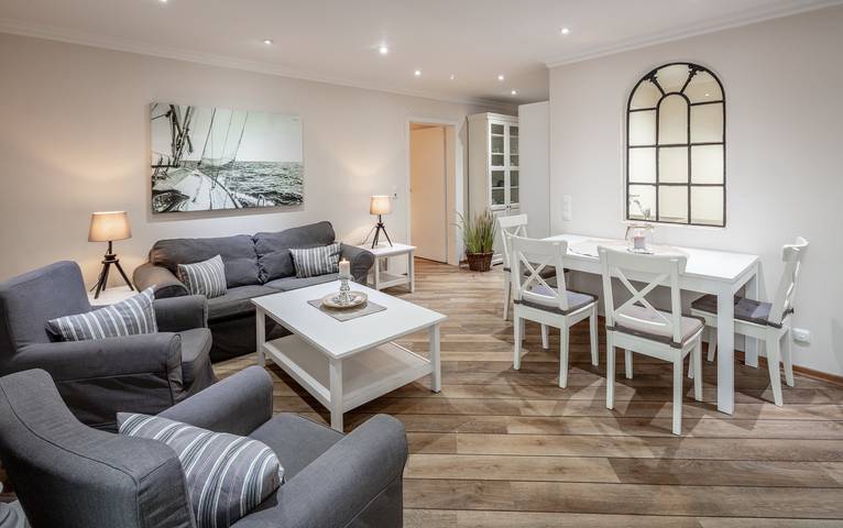 Ferienwohnung für 4 Personen, mit Terrasse und Garten sowie Sauna und Ausblick in Westermarkelsdorf