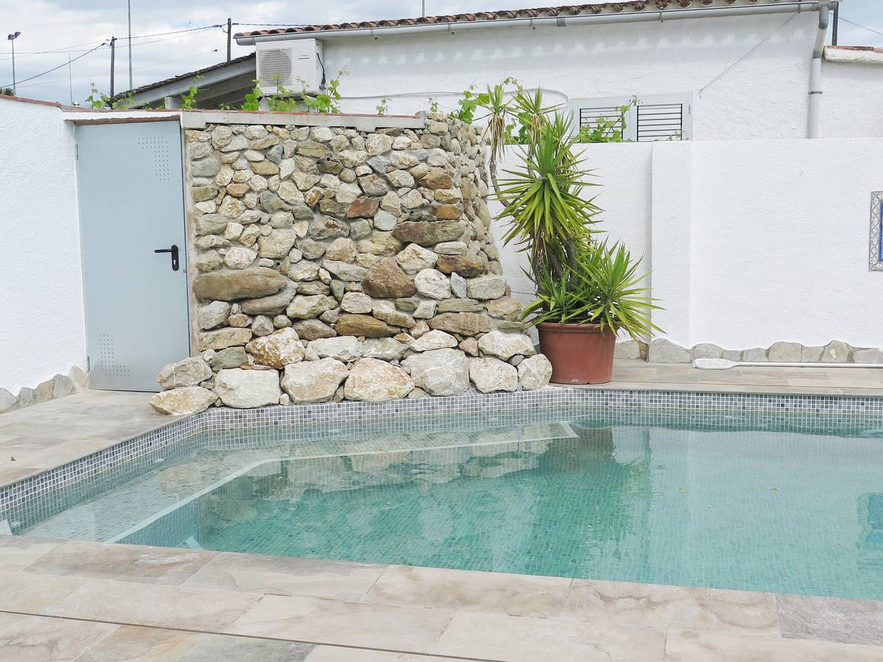 Villa à Roses avec Piscine Privée, Climatisation et Parking pour 6-8 Personnes in El Mas Boscá, Roses