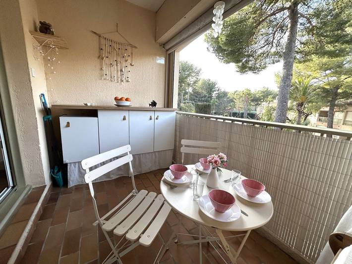 Appartement entier, Charmant studio en résidence avec piscine 2 pers in Sanary-sur-Mer, Côte méditerranéenne (France)
