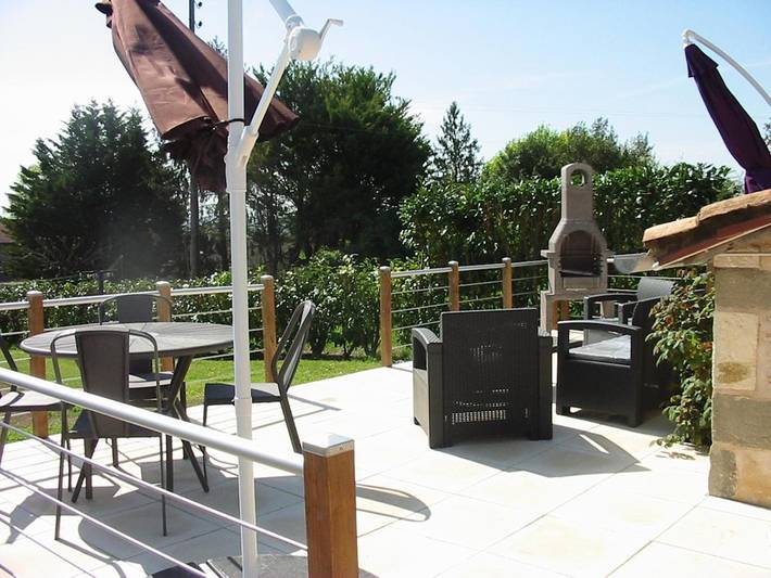 Location de vacances pour 2 personnes, avec jardin ainsi que piscine et vue, adapté aux familles à Saint-Maigrin - 2