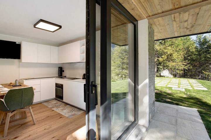 Hel lejlighed, Apartment 'Valgrisa Mountain Lodges 3' with Mountain View, Private Terrace and Wi-Fi in Mondanges, Comune di Valgrisenche