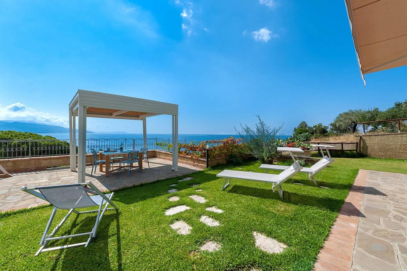 Ganze Wohnung, Apartment „Blu“ mit Meerblick, Wlan und Klimaanlage in Cilento