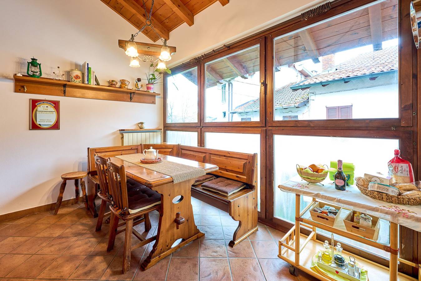 Entire apartment, Apartment 'Bruna - 100m Dal Lago Maggiore' with Wi-Fi in Monvalle, Lago Maggiore (Lombardy)