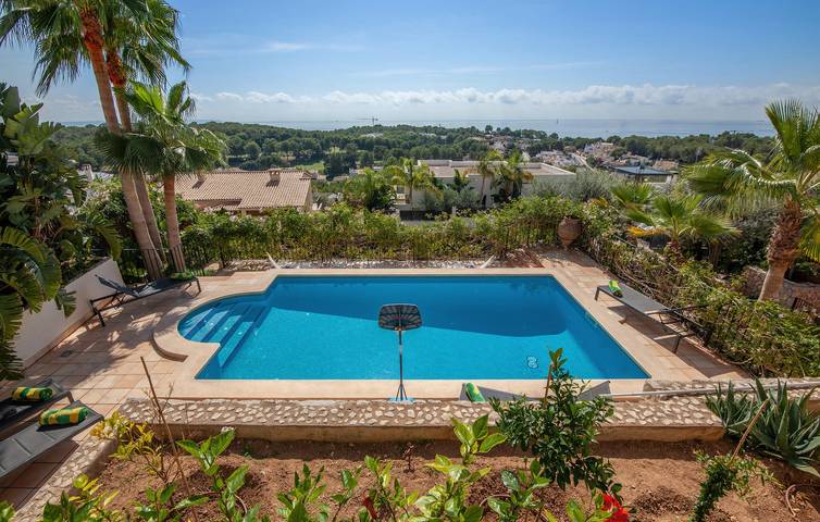 Seaside Retreat with Pool, Terrace & Grill | 2km to Costa d'en Blanes Beach in Bendinat, Calvià