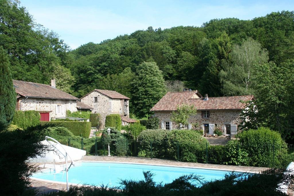 Gîte pour 4 personnes avec piscine in Saint-Léonard-de-Noblat, Région de Limoges