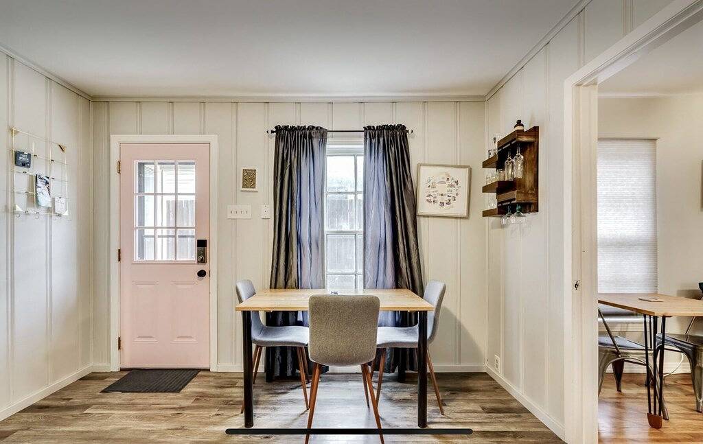 Fort Worth Arts District Bungalow. 2 blocks from Dickies Arena! in Fort Worth, Tarrant County