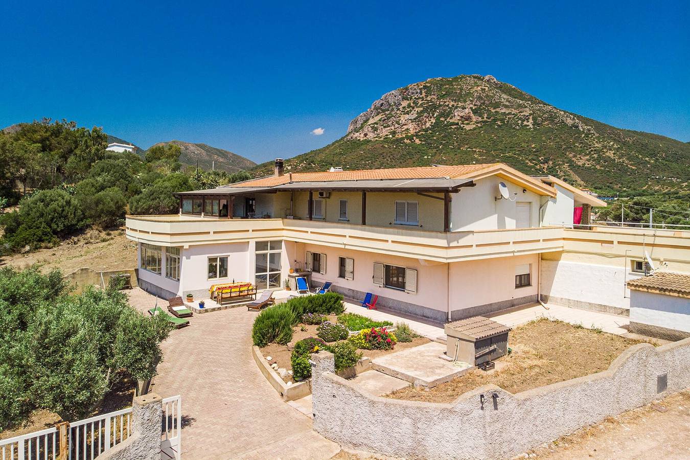 Ganze Wohnung, Ferienwohnung "Belvedere" nahe Strand mit Wlan, Garten und Terrasse in Gonnesa, Iglesiente