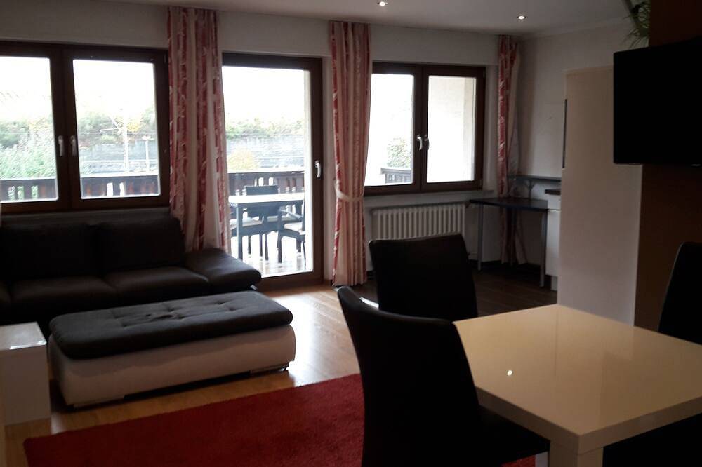 Ganze Wohnung, Modernes, hochwertig möbliertes 2-Zimmer Apartment mit Balkon an der Mosel! in Nittel, Landkreis Trier-Saarburg