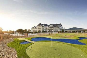 Gîte pour 4 personnes, avec vue ainsi que piscine et balcon à L'Aiguillon-sur-Vie