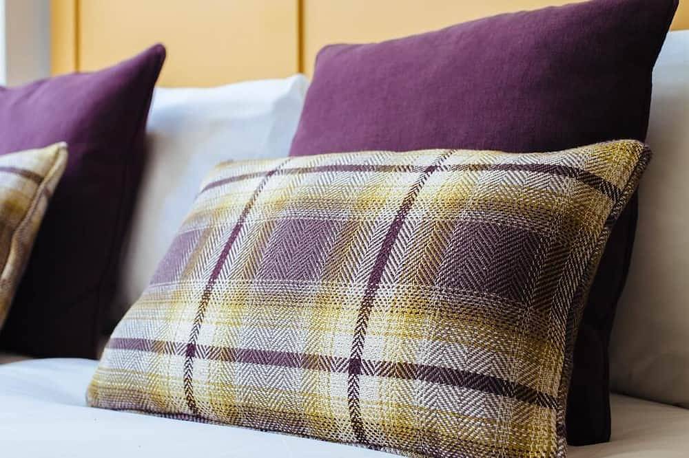 Double en-suite room at Regency Guest House in Market Ward, Cambridge