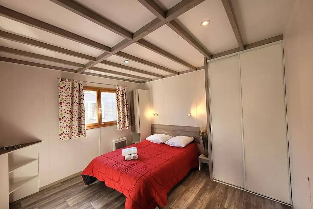 Chalet Confort 50m² (2 chambres) dont terrasse couverte + Tv (Pmr également) 4 personnes in Coulon, Région de Niort