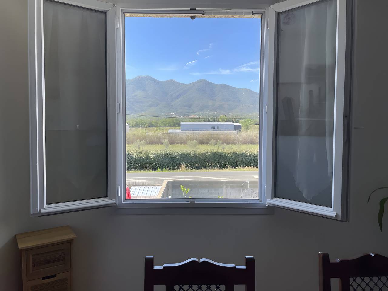 Apartamento entero, Apartamento 'Au Pied Des Albères' con vistas a la montaña, Wi-Fi y aire acondicionado in Montesquieu-des-Albères, Región Céret