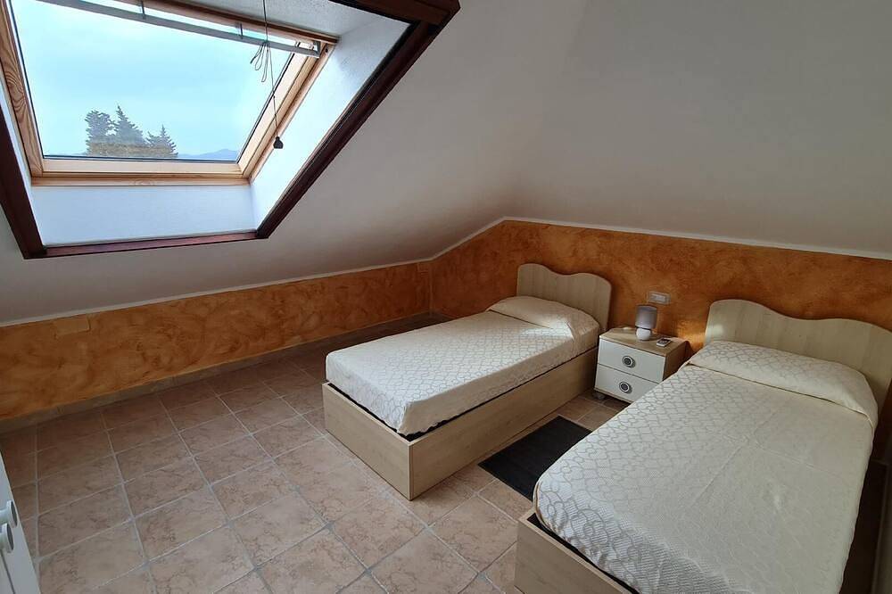 Villa Vivi. Schwimmbad, Hydro, Klimaanlage und Garten in Capitana, Cagliari Provinz