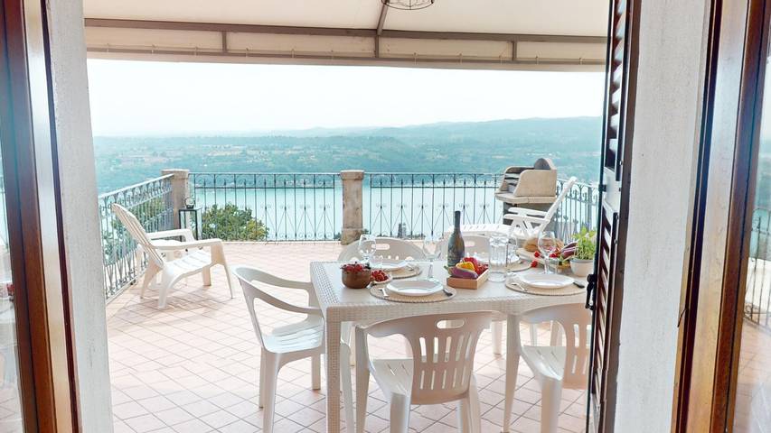 Gîte pour 6 personnes, avec balcon et jardin ainsi que piscine et vue sur le lac à Salò - 4