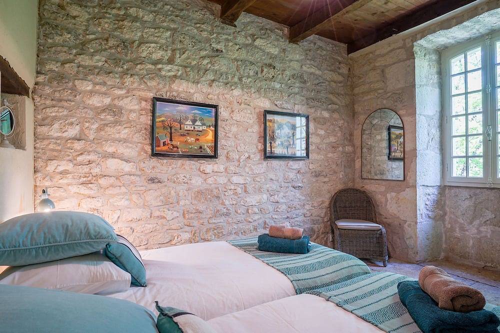 Belle Bastide de caractère, piscine privée et bain nordique chauffé, à Montcuq in Montcuq-en-Quercy-Blanc, Quercy