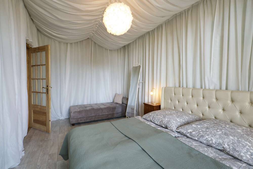 Geheel appartement, Vacation apartment Herrenzimmer with fireplace and terrace in Annaberg-Buchholz, Ertsgebergte