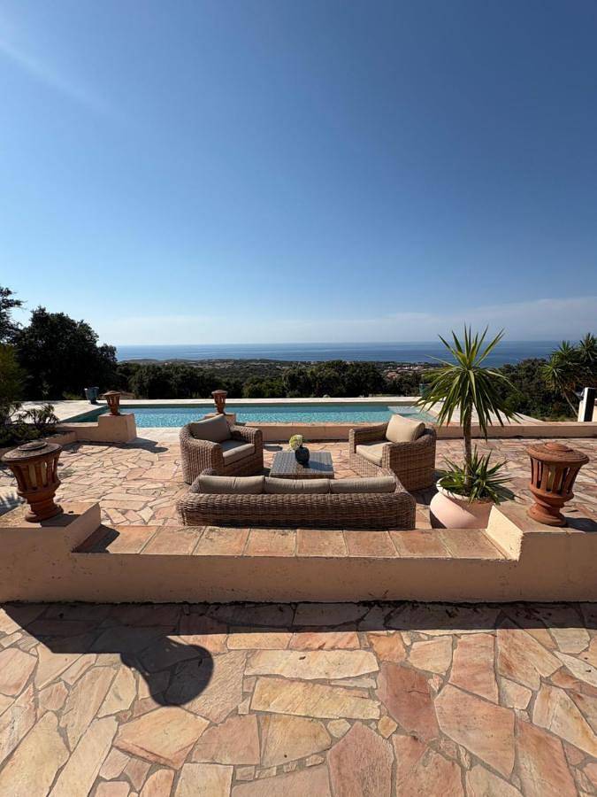 Maison d’hôte pour 2 personnes, avec jacuzzi ainsi que piscine et jardin