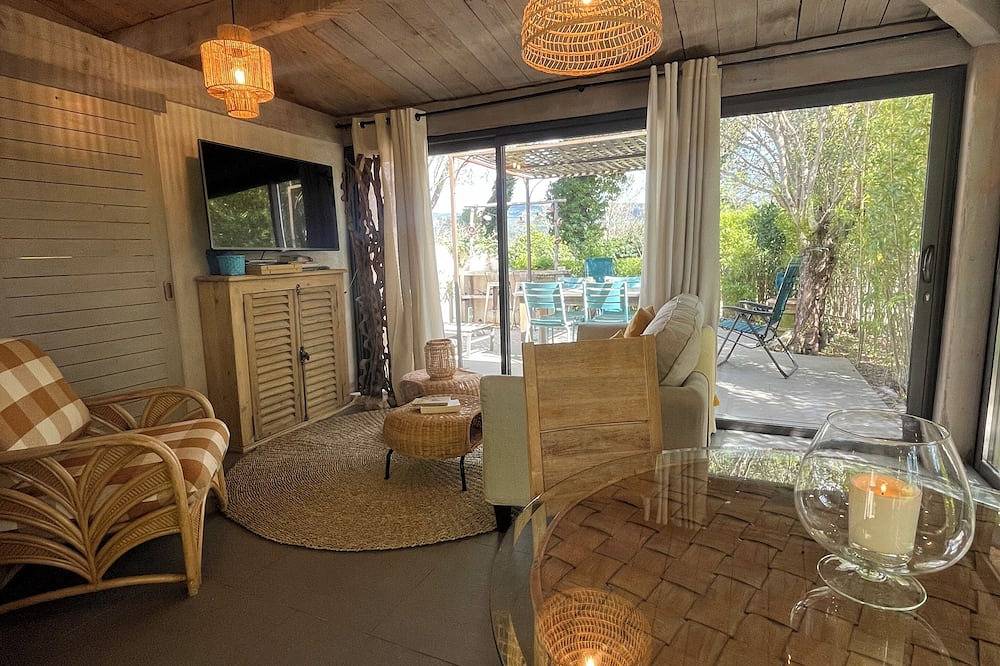 Verde En Casa vista de las colinas in Lagnes, Parque natural regional del Luberon