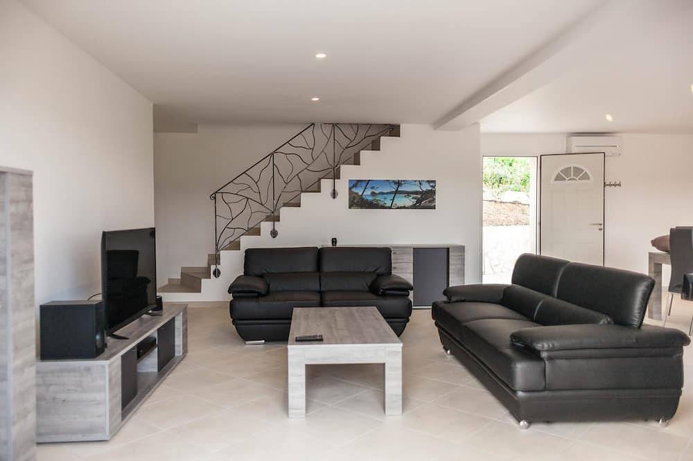 Villa 3***heated infinity pool 3 comfort suites, panoramic view in Montfort-sur-Argens, Brignoles region