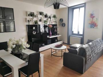 Gîte pour 10 personnes, avec terrasse à Ambert