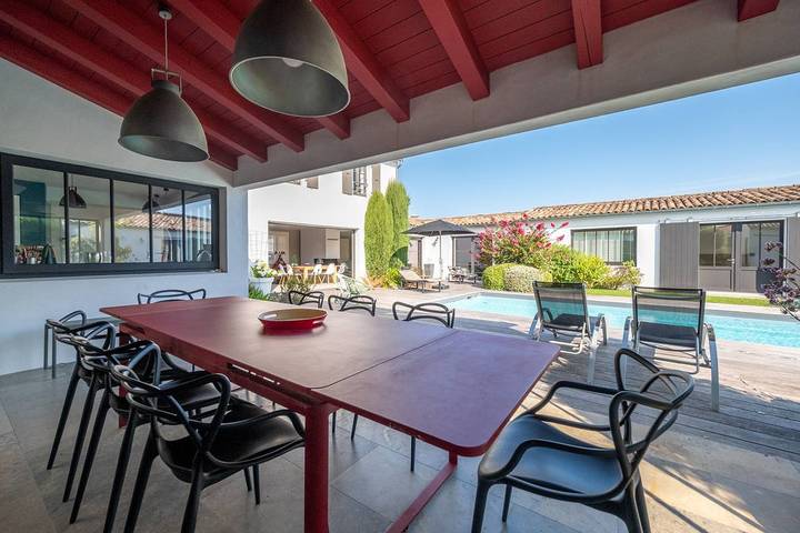 Gîte pour 10 personnes, avec piscine dans Plage De L Arnerault La Flotte - 4