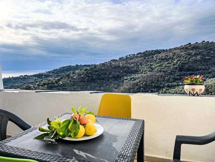 Location de vacances pour 8 personnes, avec terrasse dans Lingueglietta