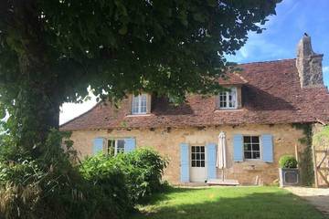 Gîte pour 5 personnes, avec piscine ainsi que terrasse et jardin à Saint-Robert